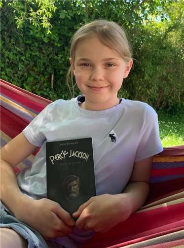 Anna präsentierte eine Stelle aus Percy Jackson - Helden des Olymp.