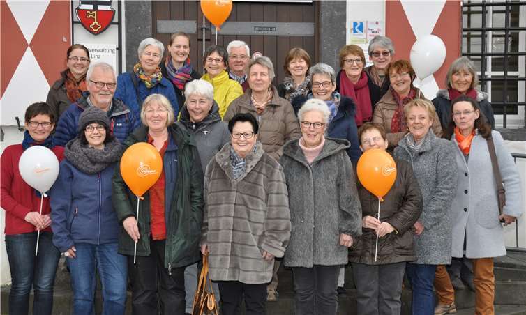 Annähernd 40 Bürgerinnen und Bürger engagieren sich ehrenamtlich für den Fairen Handel. Sie sind vormittags oder nachmittags im Weltladen und verkaufen fair gehandelte Lebensmittel sowie Kunsthandwerk. Foto Krimmel, Linz