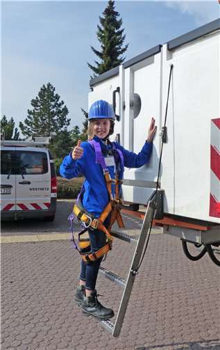 Anne Becker fuhr mit dem Hubsteiger in luftige 24m Höhe.