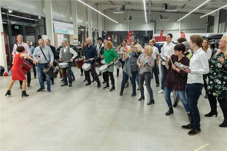 Anne Damm bei einem ihrer bekannten Trommel-Events.  Foto: Karina Schuh