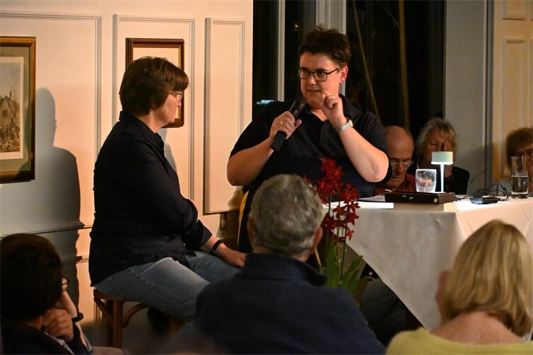 Anne Keßel im Gespräch mit Buchhändlerin Christel Engeland