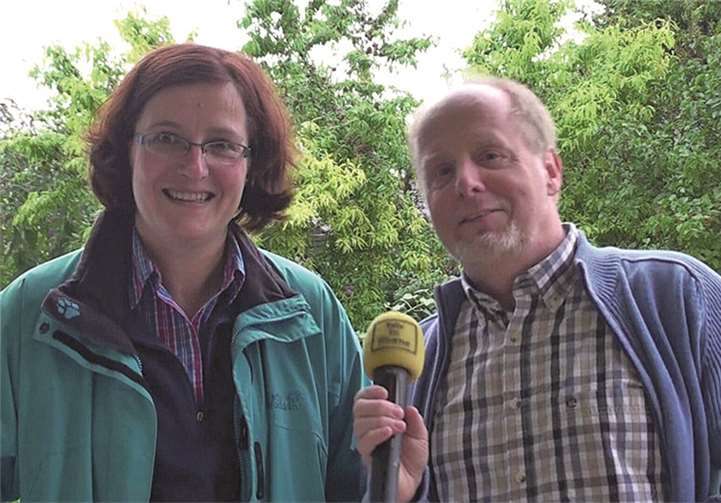 Anne Roy und Michael Dempe moderieren die Sendung.privat