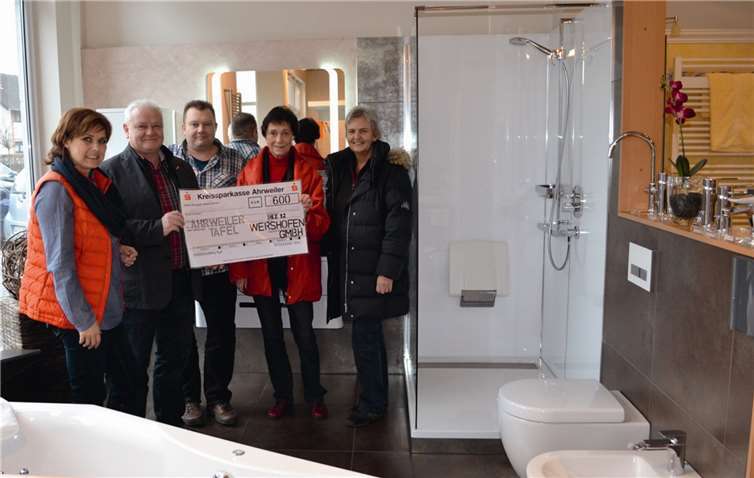 Annelie, Frank und Andy Wershofen, Renate Bitzen und Marion Eisler (v. l.) bei der Spendenübergabe in Heimersheim. privat