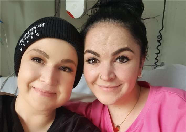 Annes Schwester Iris initiierte die Online-Aktion - sie will das ihre Schwester lebt. Foto: privat