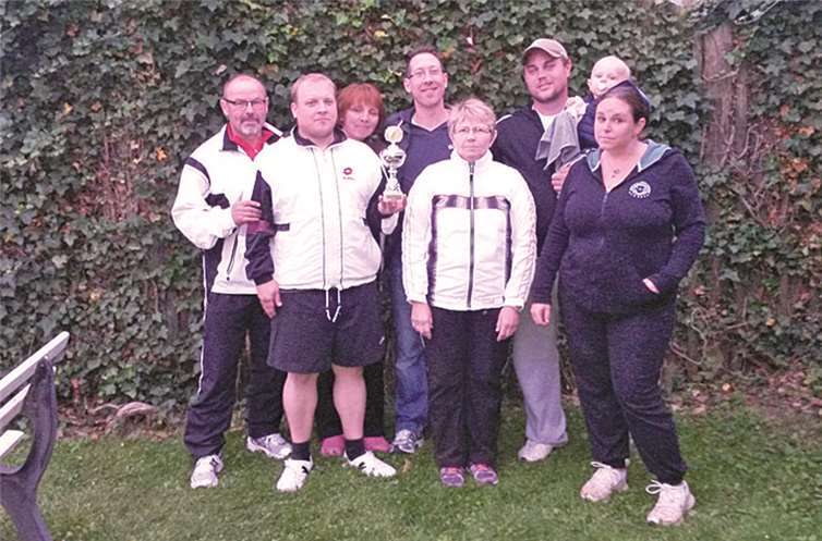 Annette Weiland und Carmen Spurzem gewannen im Damen-Doppel. privat