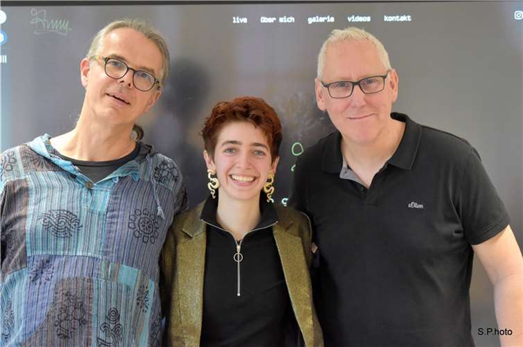 Anny Ogrezeanu mit Horst Schäfer und Dirk Schoenmakers.  Foto: privat