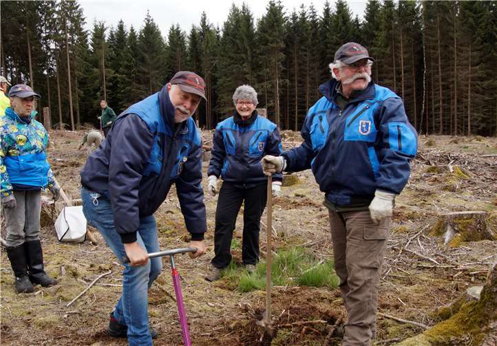 Anpacken statt lamentieren! Traktorfreunde erstmals mit dem Göttinger Fahrradlenker im Einsatz.