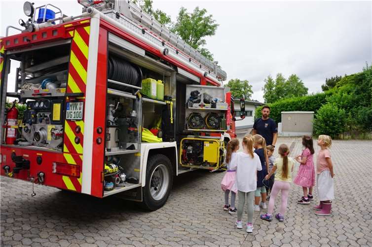 Anschließend ging es noch mit dem Feuerwehrauto durch den Ort.