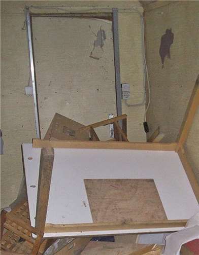 Anschließend verwüsteten die Täter den gesamten Innenraum des Bauwagens der Kinder.