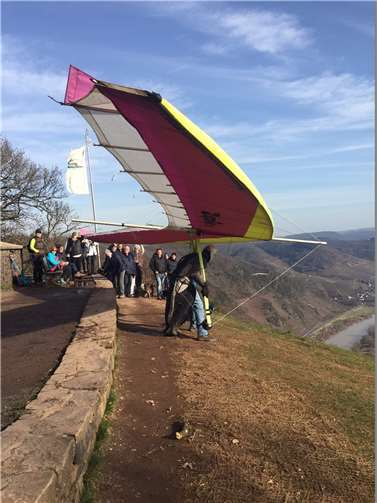 Anspannung vor dem Start. Die richtigen Windverhältnisse müssen abgewartet werden.  Fotos: TE