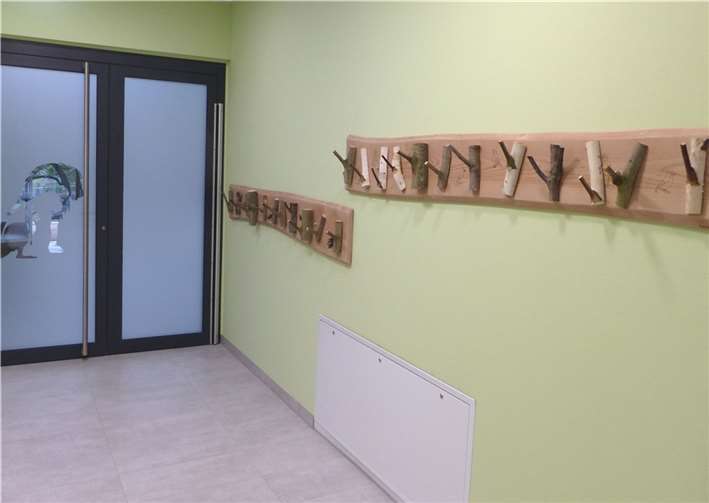 Ansprechend gestaltet ist der Eingangsbereich.