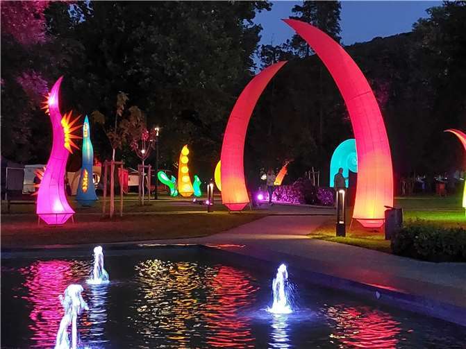 Ansprechend wird der Kurpark erleuchtet. Foto: privat
