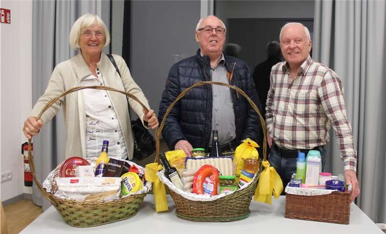 Einladung zum Nikolausskatturnier Anstatt der üblichen 10 Preise werden beim Nikolausskatturnier 15 Preise ausgespielt.privat