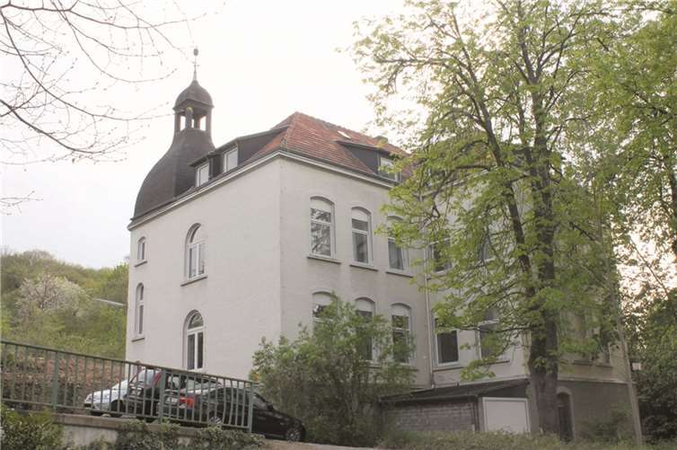 Anstelle der alten Villa soll ein barrierefreier Neubau entstehen. RERE