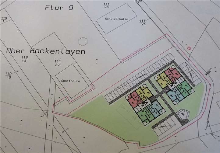 Anstelle der bisher vier Wohnblöcke werden in ca. zwei Jahren zwei Wohnblöcke á zwölf Wohneinheiten mit begrünter Außenanlage in der Vulkanstraße zur Verfügung stehen.