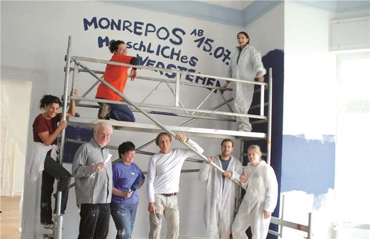 Anstreicharbeiten auf Schloss Monrepos - mit viel Spaß und Engagement für einen guten Zweck. privat