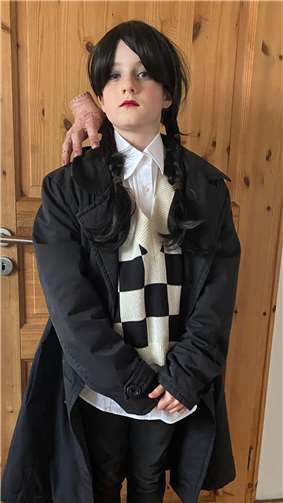 Anton Fischer kurz vor seinem Auftritt als Wednesday.