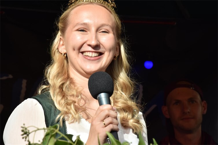 Antonia Boden in neue Weinkönigin in Leutesdorf.
