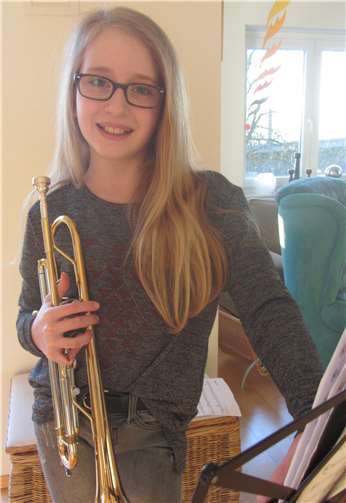 Antonia Bösl spielte Trompete.