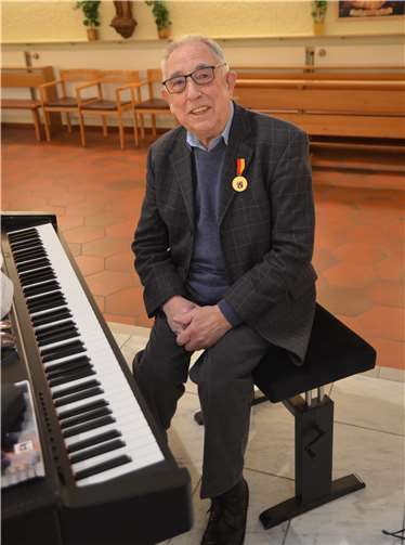 Antonius Kohlhaas mit seiner Verdienstmedaille.Foto: privat