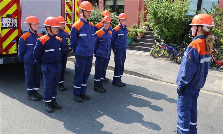 Antreten zum Befehlsempfang hieß es für den Nachwuchs.Fotos: StF