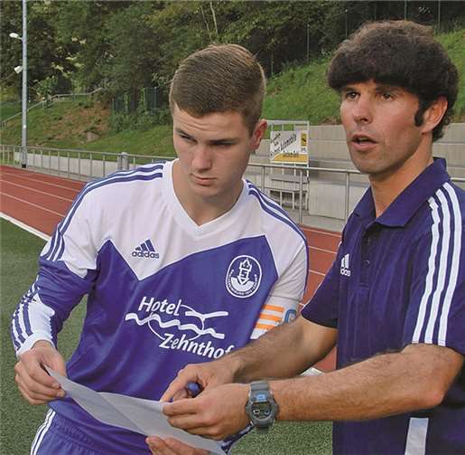 Anweisungen von Chef Reinisch an einen seiner Schützlinge.