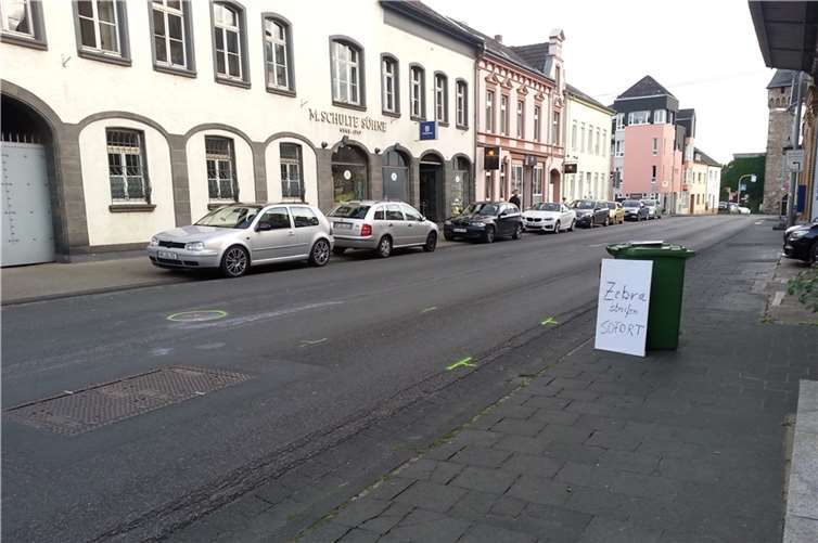 Anwohner fordern an dieser Stelle einen Zebrastreifen.