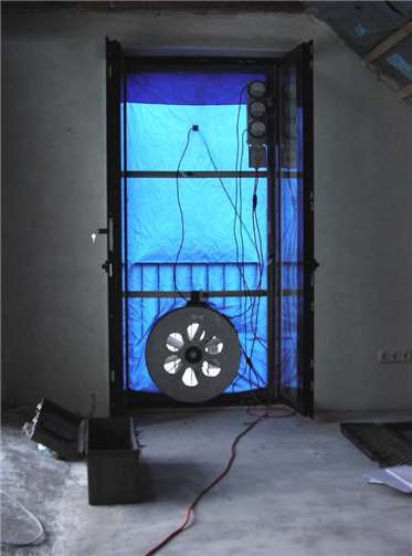 Apparatur zur Luftdichtheitsmessung. VZ RLP