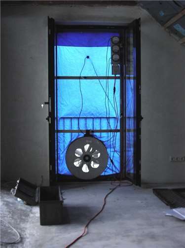 Apparatur zur Luftdichtheitsmessung. VZ RLP