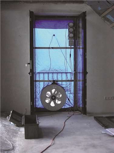 Apparatur zur Luftdichtheitsmessung.VZ RLP