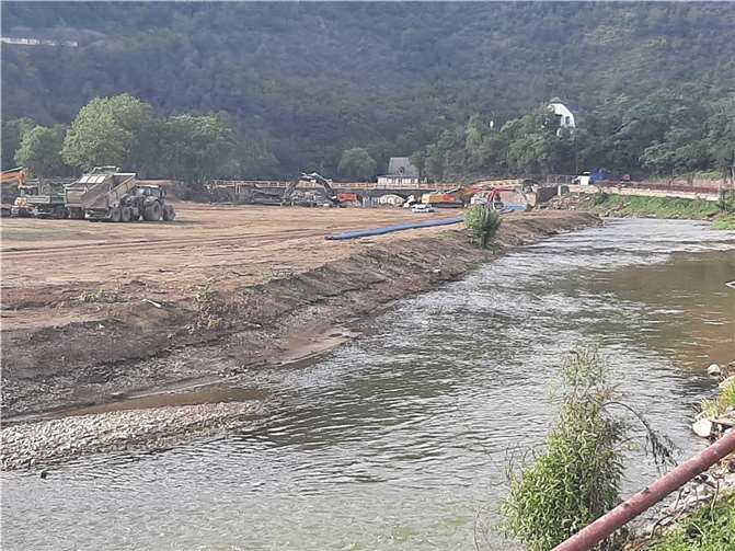 Arbeiten am Flussbett der Ahr in Altenahr.Foto: Bündnis 90/Die Grünen