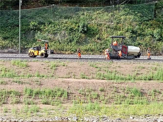 Arbeiten an der Ahr.  Foto: WITE