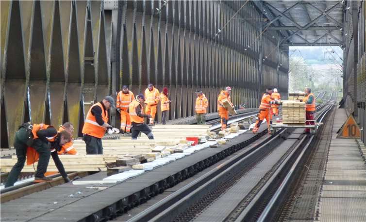 Arbeiten auf der Kronzprinzenbrücke fanden ein vorläufiges Ende. Foto: Jürgen Grab