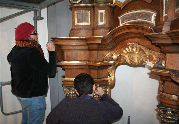 Arbeiten auf engstem Raum: Daniela Jacek und Valerio Di Finizio.