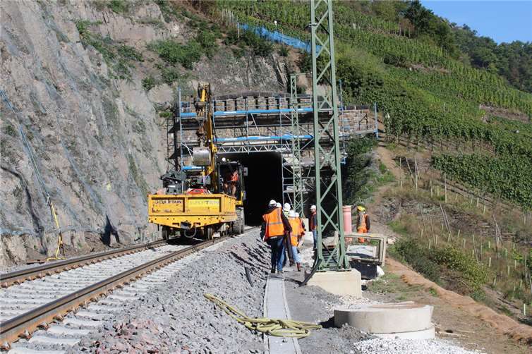 Arbeiten der DB im Bereich des Tunnels zwischen Mayschoß und Altenahr.  Foto: WITE