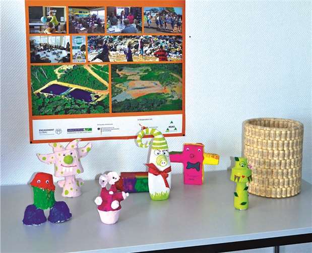 Arbeiten, die die Kinder der Sankt Augustiner Grundschule aus Abfall gebastelt haben.