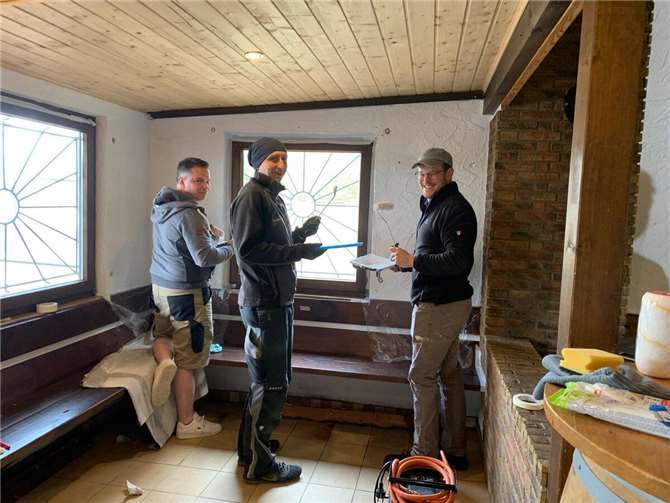 Arbeiten im Innenraum. Fotos: Hobby-Club Wäller Jungs