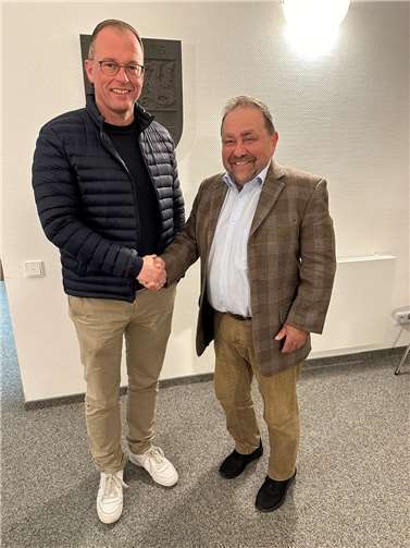 Arbeiten im Zweckverband Kläranlage Mendig weiter Hand in Hand (von links): Jörg Lempertz, Verbandsvorsteher und Bürgermeister VG Mendig, und Alfred Schomisch, stellvertretender Verbandsvorsteher und Bürgermeister VG Vordereifel. Foto: Stefan Pauly/VG-Verwaltung Mendig