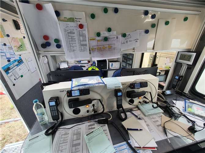 Arbeiten in der THW-Führungsstelle.