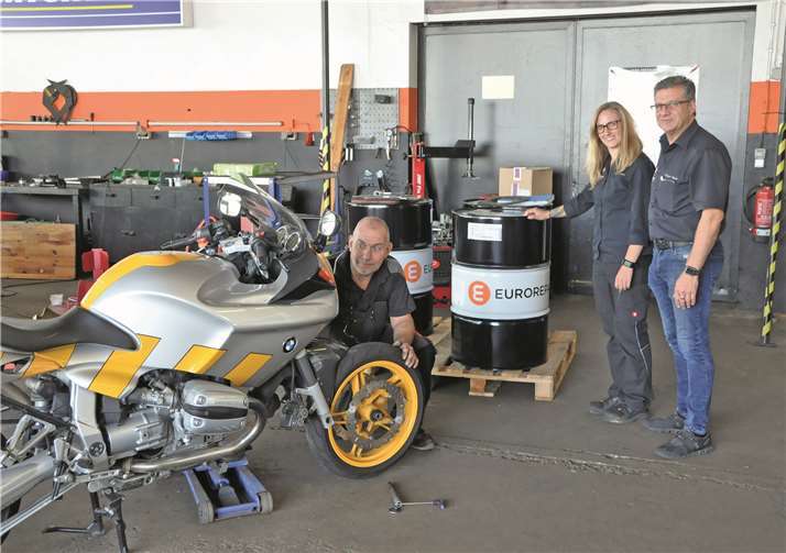 Arbeiten rund ums Motorrad gehören mit zum Programm. Fotos: Bernd Schmitz