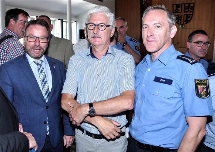 Arbeiten unter „einem Dach“ – OB Wolfgang Treis und die Kommissare.