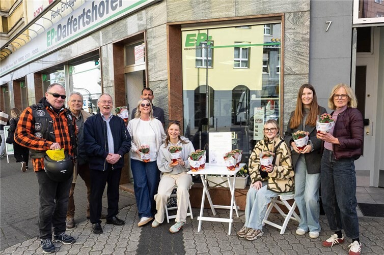 Arbeitskreis Altengraben mit Passanten im Altengraben