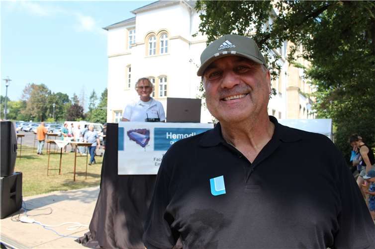Klinikgelände wurde zum Lummerland Arbeitstherapeut und Geburtstagskind Helmar Hoffmann führte als Moderator durchs Programm.