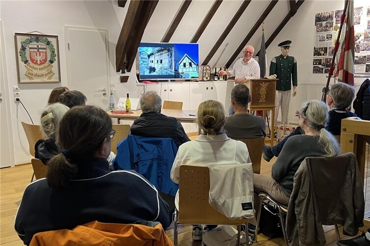 Architekt Fritz Vennemann bei seinem Vortrag zum Wiederaufbau im Ahrtal 