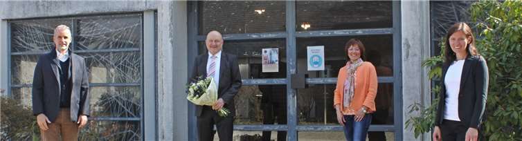 Architekt Ralph Schulte (von links), Investor Ralf Mohr, die stellvertretende Kirchenvorstandsvorsitzende Annedore Schäfer-Bösch und Pfarrerin Anne Pollmächer freuen sich über den geglückten Abschluss vor der Lutherkirche in Montabaur.Fotos: Sabine Hammann-Gonschorek