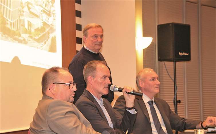 Architekt Thomas Steinhardt, Investor Nikolaus Schär, Stadtbürgermeister Gerd Jung und Verbandsbürgermeister Fred Pretz (von links).AND