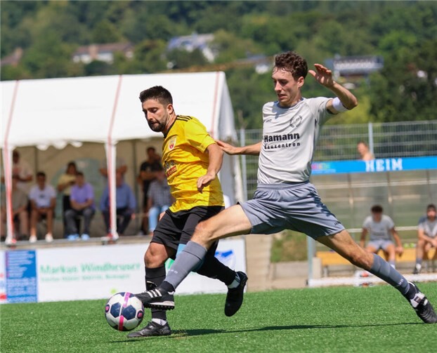 Großer Kampf in Insul Ardit Elshani und der SC Sinzig hielten die Begegnung in Insul lange offen.  Foto: Besjan Halimi