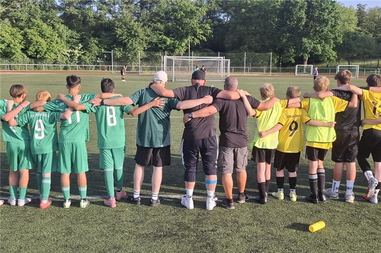 Arm in Arm - Fussball mit Leidenschaft