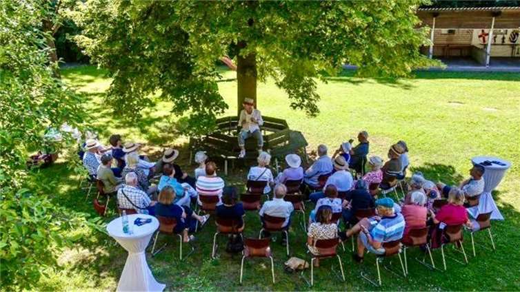 Arminius der Vorleser im Generationenpark Moselweiß. Quelle: Förderverein Moselweiß