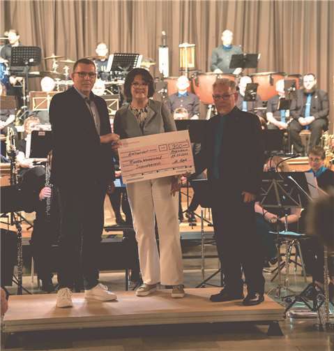 Arne Ritter, BM-Kandidat und Mitglied des Sozialfonds, Martina Koch, Vorsitzende Sozialfonds, Hans-Jürgen Röber, Vorsitzender Musikfreunde Fidelia Wormersdorf. Foto: privat